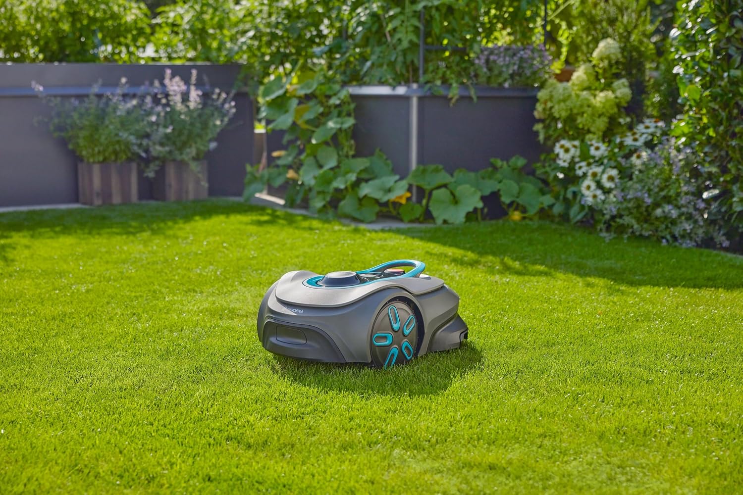 Gardena smart SILENO Free Set 750 m² Mähroboter, kabellos, für Rasenflächen bis 750 m², LONA Intelligence, ohne Begrenzungskabel, leiser Betrieb, intelligenter Mäher mit App Steuerung (19924-47)